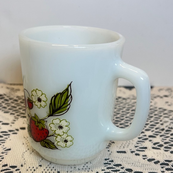 Strawberry Breakfast Anchor Hocking Strawberries Mug and OMC Strawberry Juice - Picture 4 of 14